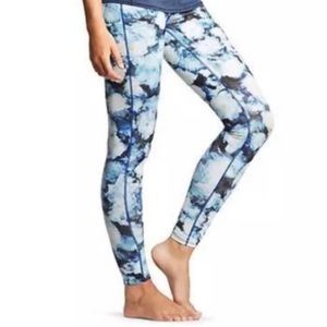 Athleta Chaturanga blue floral leggings